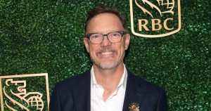 يقول ماثيو ليلارد دور ستو في “Scream 7” ، يقول فيلم جديد سيشعر “مألوفًا” (حصريًا)