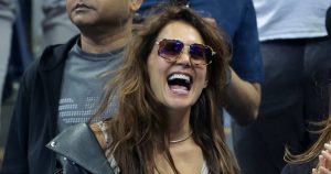 سترة Katie Holmes 'Moto هي ضجة كبيرة في الفتاة-هذا الأمر يشبه البيع 35 دولارًا