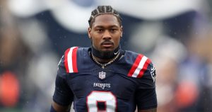 من هو ستيفون ديجز؟ 5 أشياء يجب معرفتها عن لاعب اتحاد كرة القدم الأميركي الذي يتوقع الطفل مع كاردي ب