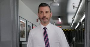 تتفاعل النجوم مع عودة جيمي كيميل إلى وقت متأخر من الليل: بن ستيلر وجنيفر أنيستون والمزيد