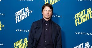 نقل جوش هارتنيت إلى المستشفى بعد حادث سيارة مع سيارة الشرطة أثناء وجوده في كندا