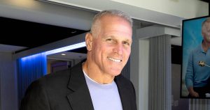 ميل أوينز على زوجته السابقة التي تقع في حب شخص آخر-وما إذا كانت ستشاهد “البكالوريوس الذهبي” (حصريًا)