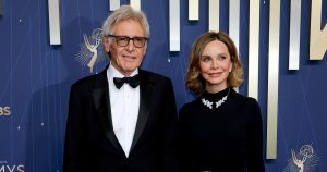 هاريسون فورد وكاليستا فلوكهارت سجادة حمراء في متناول اليد في جوائز إيمي 2025