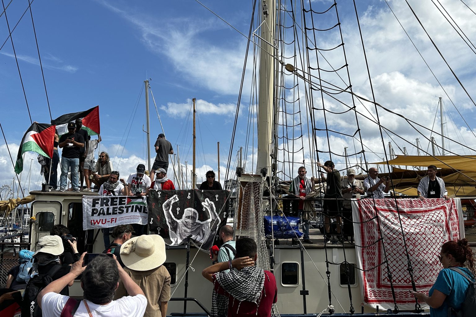 هل استهدفت إسرائيل أسطول الصمود في تونس؟