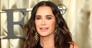 يحب Kyle Richards هذه العلامة التجارية SPF واقي من أشعة الشمس التي أسقطت نسخة تصحيح ألوان فيروسية