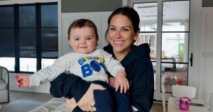 يعمد ابن جوني غودرو الذي يحمل اسمه في الزي الذي اختاره قبل وفاته