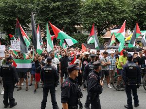 مساع إسبانية لحظر تصدير الأسلحة إلى إسرائيل جراء انتهاكاتها بغزة