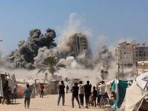 حماس: تفاخر نتنياهو بتدمير الأبراج سادية وإجرام