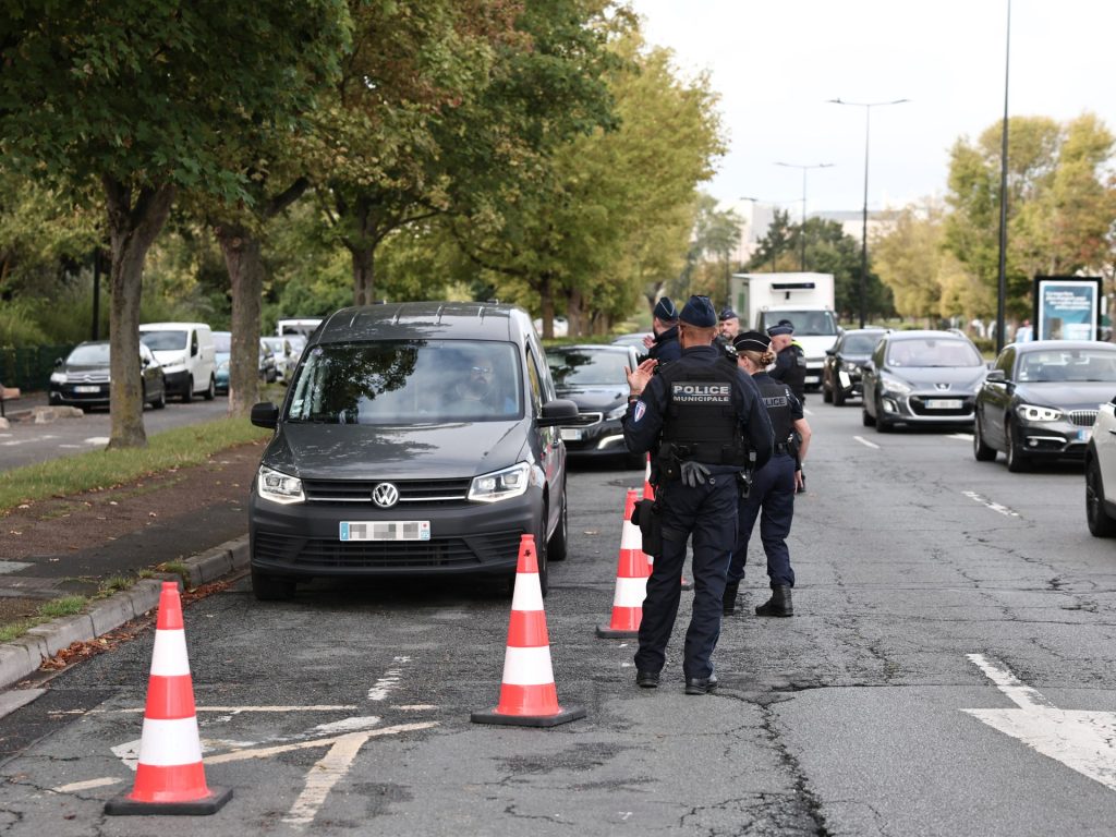 اعتقال فتى في فرنسا خطط لمهاجمة سفارات ومقار رسمية