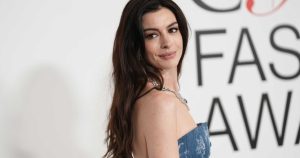 بنطلون آن هاثاواي واسع الساق هي العنصر الأساسي في السقوط-وهذا الإصدار أقل من 40 دولارًا