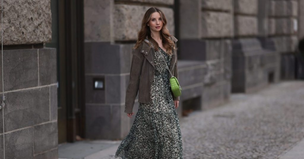 هذه فساتين سقوط الأزهار لديها “Hamptons Rich Mom” المكتوبة في جميع أنحاءها – بدءًا من 20 دولارًا