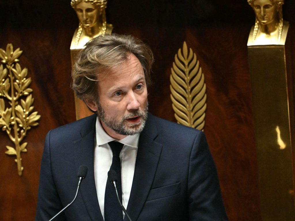 الاشتراكيون يؤكدون جاهزيتهم لحكم فرنسا إذا طلب ماكرون