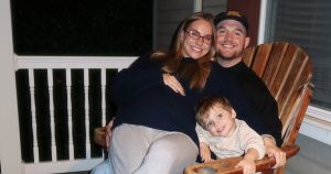 المؤثر إميلي كيسر “في مهب” بدعم من المشجعين بعد وفاة الابن تريج في سن 2