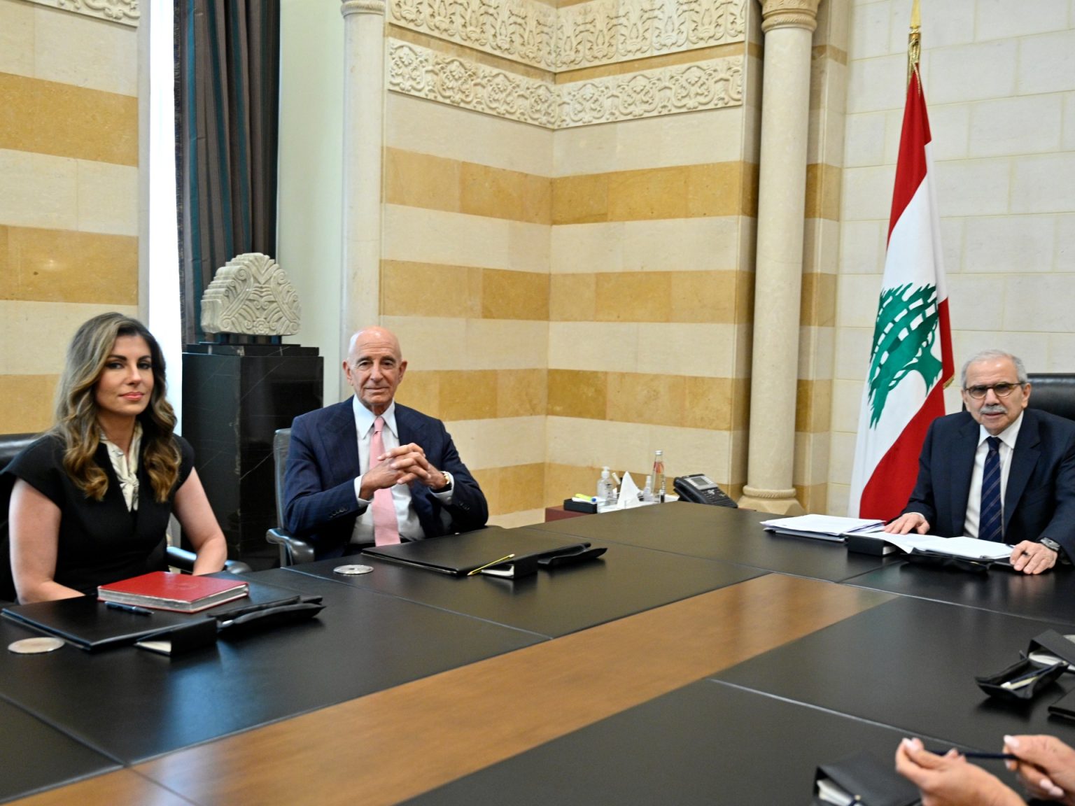 الموفدة الأميركية تصل بيروت بعد إقرار الحكومة خطة حصر السلاح