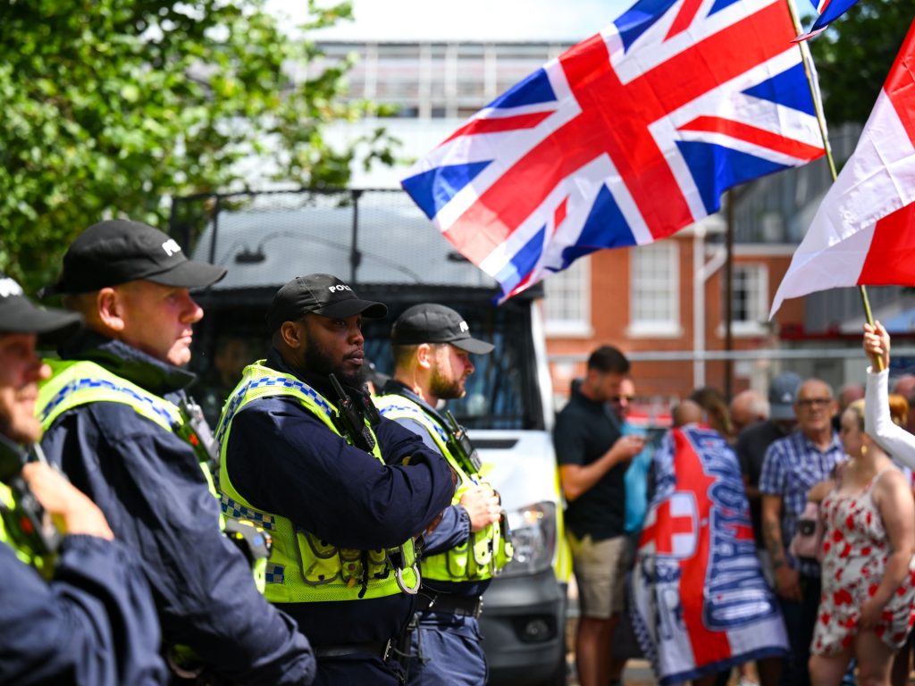 4 ادعاءات تلاحق المهاجرين والمسلمين في المملكة المتحدة