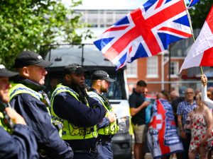 4 ادعاءات تلاحق المهاجرين والمسلمين في المملكة المتحدة