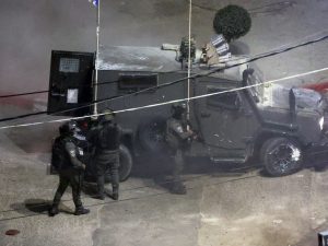 الاحتلال يقتحم بلدات ومخيمات بالضفة ويهدم محال تجارية جنوب نابلس