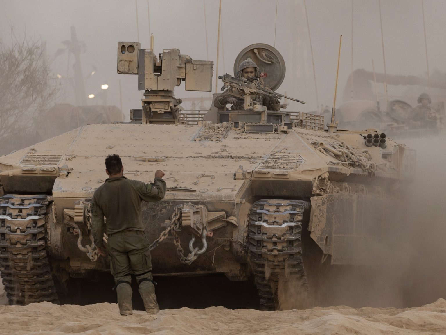 معاريف: تكتيكات القسام تجعل جنودنا مثل البط في ميدان الرماية