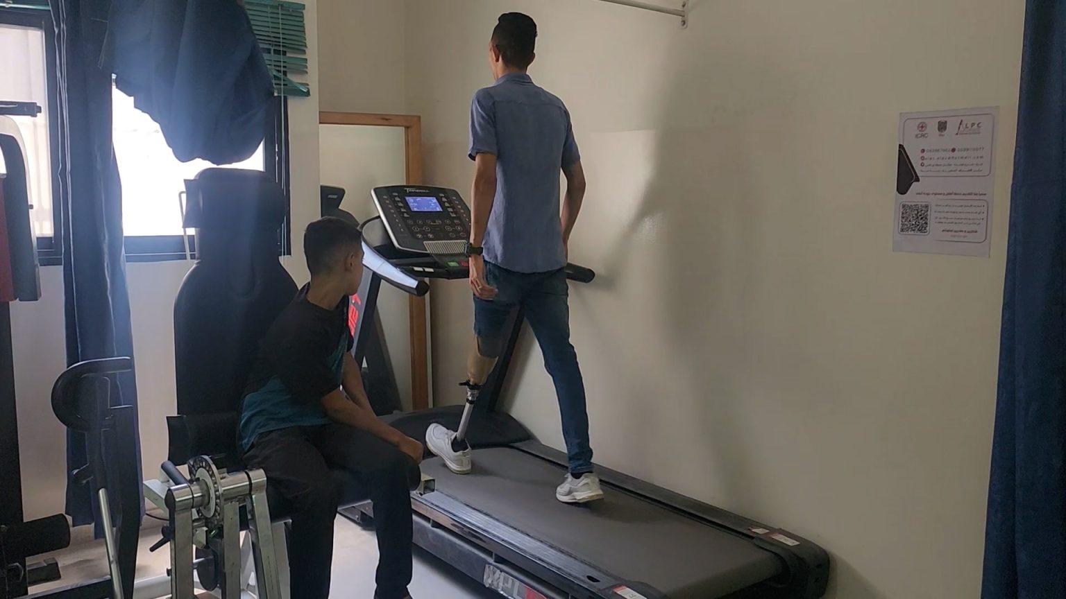 مركز الأطراف الصناعية الوحيد في غزة يصارع العجز والحصار