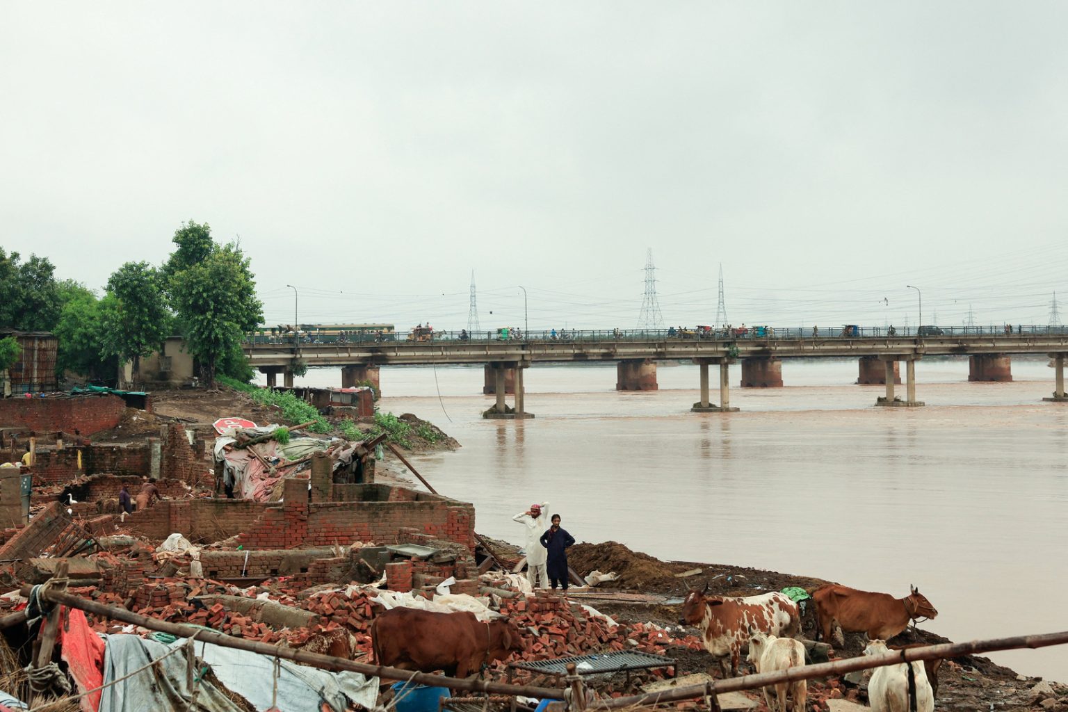 السلطات الباكستانية تواصل إجلاء سكان إقليم البنجاب بسبب الفيضانات