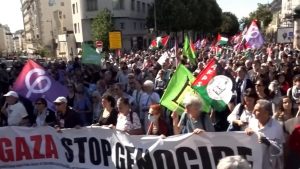 مظاهرة في باريس تؤكد دعم غزة وتندد بالجرائم الإسرائيلية