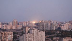 هجوم روسي واسع على كييف تضمن استهداف مبنى الحكومة