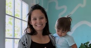 تؤكد المؤثر أن CPS أغلقت قضيتها بعد أسابيع من تعافي البالغة من العمر عامين من الغرق في حمام السباحة الخاص بهم