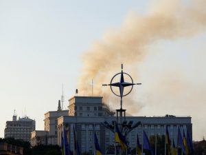 أكبر هجوم روسي بالمسيّرات يشعل النار بمقر الحكومة في كييف
