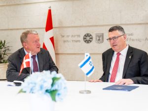 وزير خارجية الدانمارك يجادل ساعر بشأن الاعتراف بدولة فلسطينية