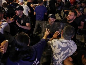 احتجاجات حول مقر حزب الشعب الجمهوري في إسطنبول