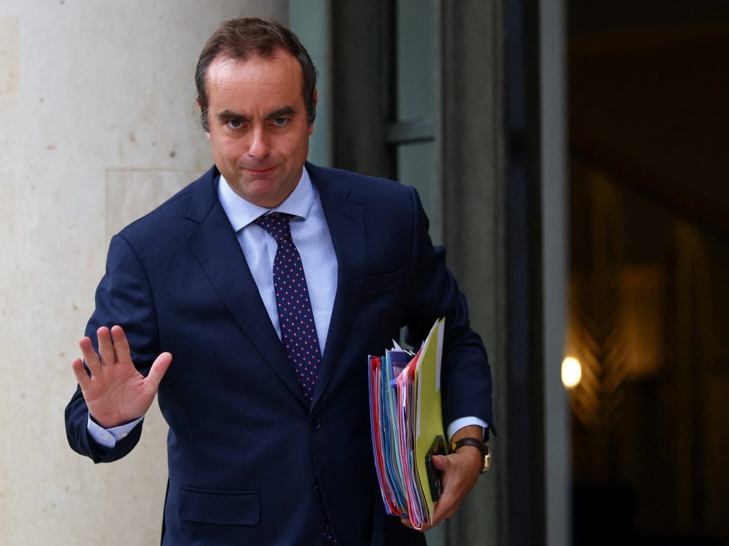 ماكرون يختار سبستيان لوكورنو رئيسا جديدا للوزراء