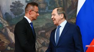 الاتحاد الأوروبي يوبخ وزير الخارجية المجري لحضوره مؤتمر الطاقة في موسكو