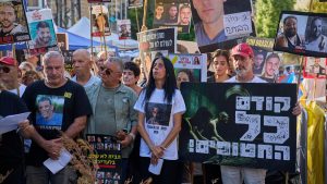 يزعم تقصي الحقائق أنه لم تتمكن أي رهائن من الخروج من غزة