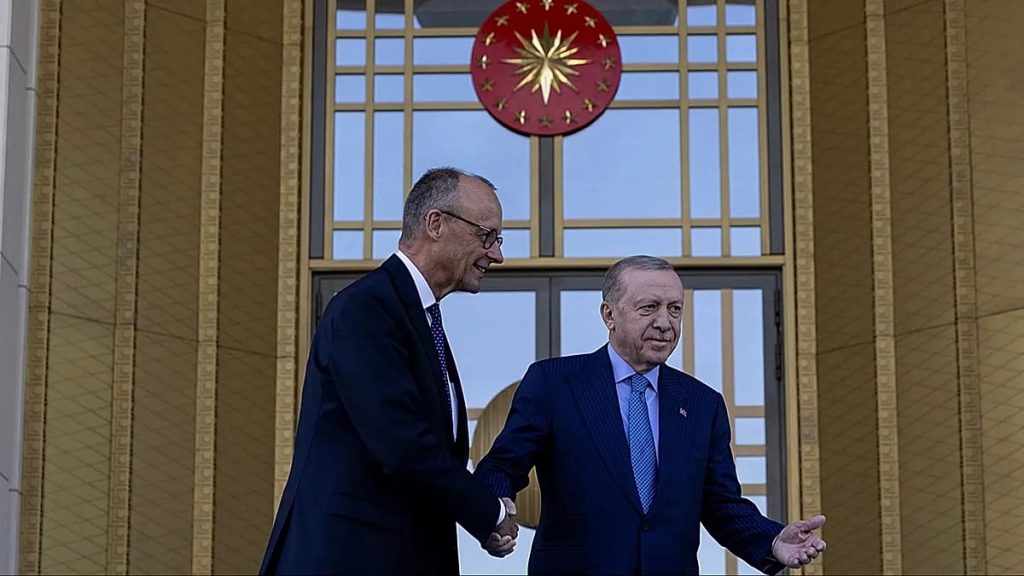 ميرز الألماني يحث على تعميق العلاقات الأوروبية مع تركيا رغم الخلافات بشأن غزة