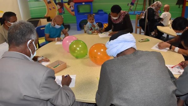 دعما لأبطال الحياة.. المحاربون القدامى يشاركون أطفال الأورام رسم بانوراما أكتوبر