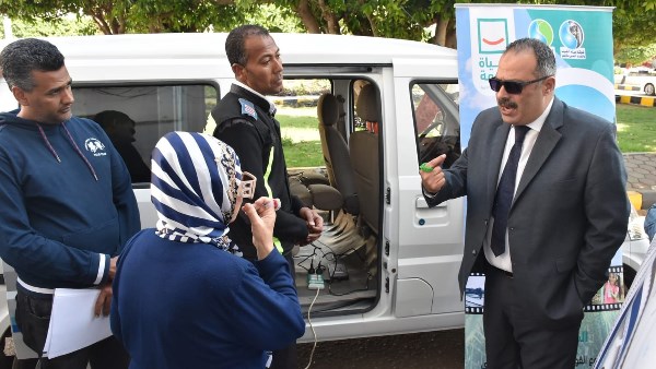 مياه الأقصر تدفع بسيارات متنقلة لخدمة العملاء.. وتبدأ توصيل الصرف الصحي بمركز الطود