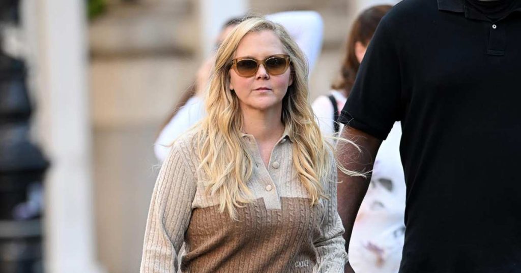 تتكبر إيمي شومر في 1400 دولار سروال وجينز بعد الرد على تعليقات فقدان الوزن