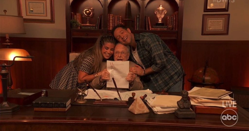 كانت ليلة التفاني في “الرقص مع النجوم” مليئة بالدموع – وتطور كبير في الحبكة: شاهد النتائج