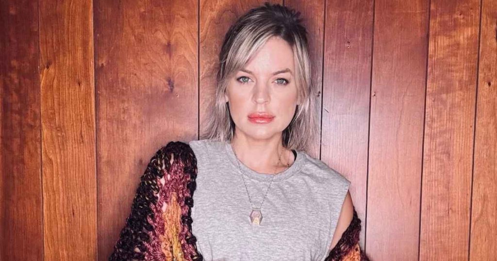 كيرستن ستورمز تكشف أنها يجب أن تخضع لعملية جراحية لتمدد الأوعية الدموية في الدماغ وسط استراحة “المستشفى العام”