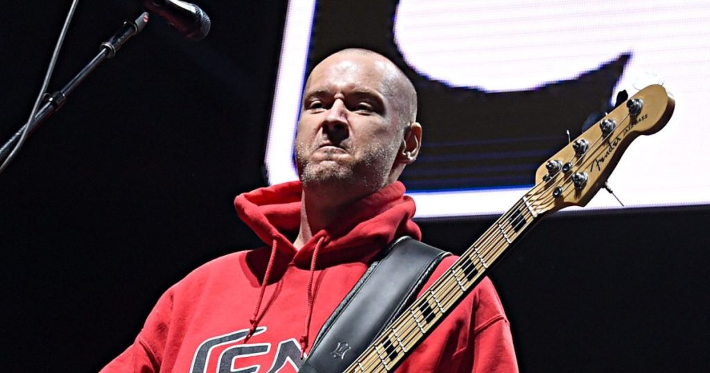 وفاة سام ريفرز: كان العضو المؤسس ليمب بيزكيت يبلغ من العمر 48 عامًا