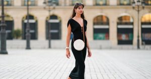 17 فساتين جذابة للبطن تخفي الانتفاخ وتبدو أنيقة للغاية مع الأحذية الرياضية