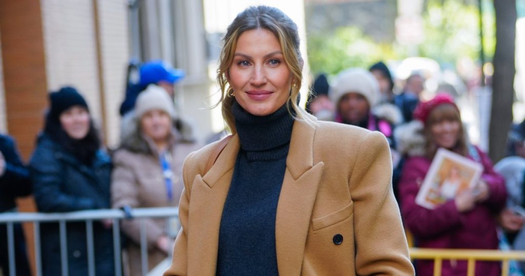 أسلوب جيزيل بوندشين المطول ذو الياقة المدورة يجعل الأمهات يبدون طويلات القامة – 28 دولارًا فقط