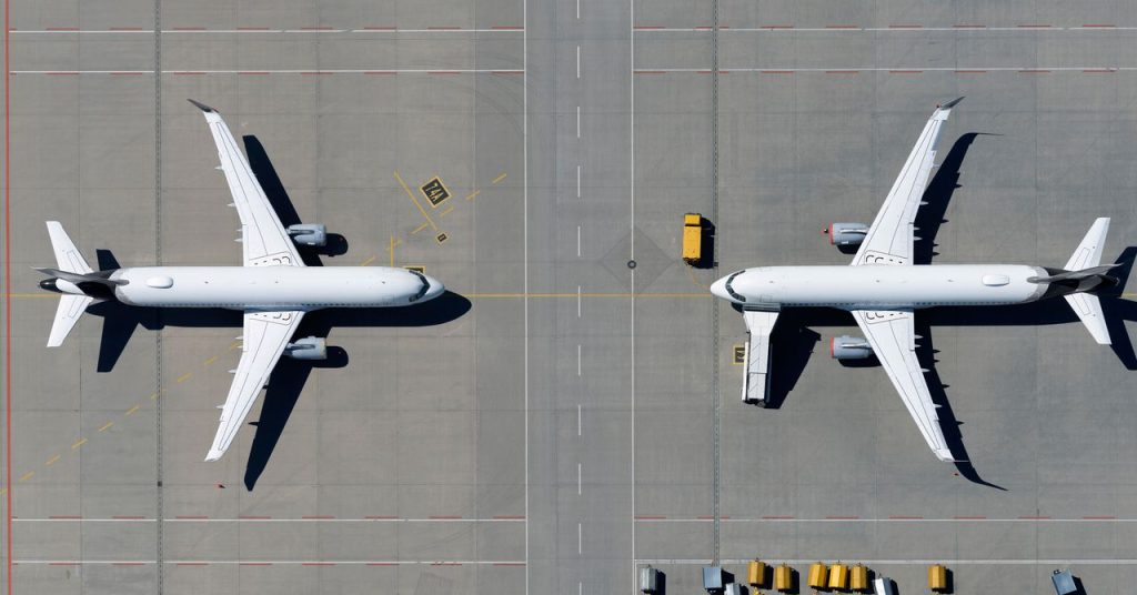 الإغلاق يدفع عمال السلامة الجوية إلى أقصى الحدود