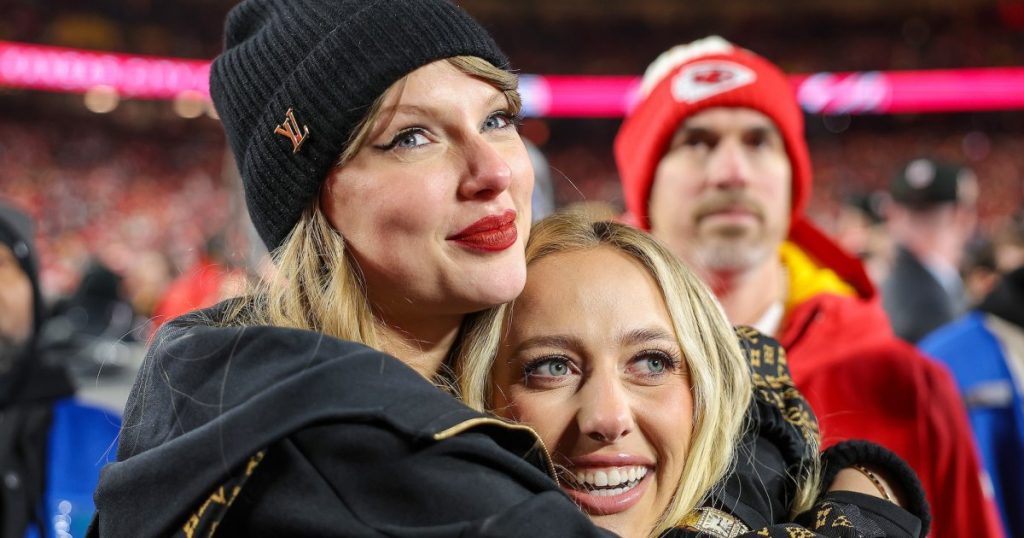 هل تايلور سويفت “ألغيت!” حول بريتاني ماهومز؟ تحطيم النظرية