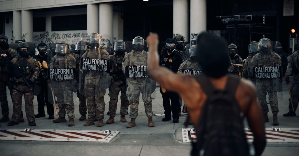 ترامب يريد السيطرة على المدن. المؤثرون يعطونه الوقود للقيام بذلك