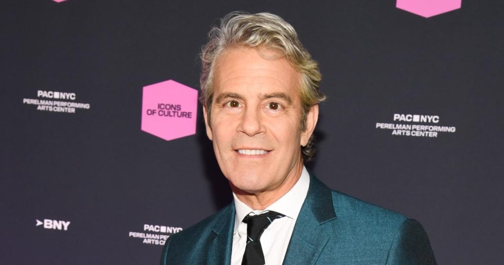 آندي كوهين يقول إنه “لا يستطيع أن يزرّر” البدلات قبل خسارة 25 رطلاً من الوزن: “كنت أتجول في الطعام”