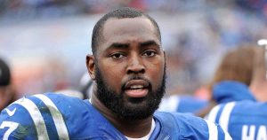 آرثر جونز ، نجم اتحاد كرة القدم الأميركي السابق وشقيق جون جونز ، ميت في 39