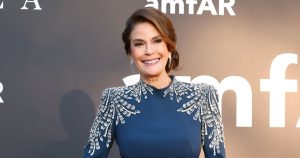 تيري هاتشر تكشف أنها لم تستخدم الواقي الذكري عندما فقدت عذريتها: “أنا محظوظة لأنني خرجت على قيد الحياة”