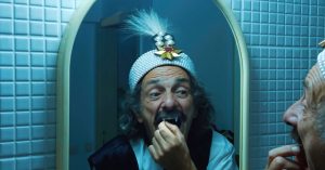 يقول مخرج فيلم دراكولا البذيء الذي مدته 3 ساعات إن الذكاء الاصطناعي فظ ومزعج. لهذا السبب استخدمه