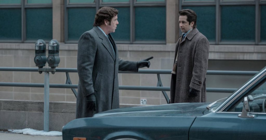 كريس سوليفان، ومايكل أنجارانو، وجيمس بادج ديل من Devil in Disguise في احتمالية عودة الموسم الثاني (حصريًا)